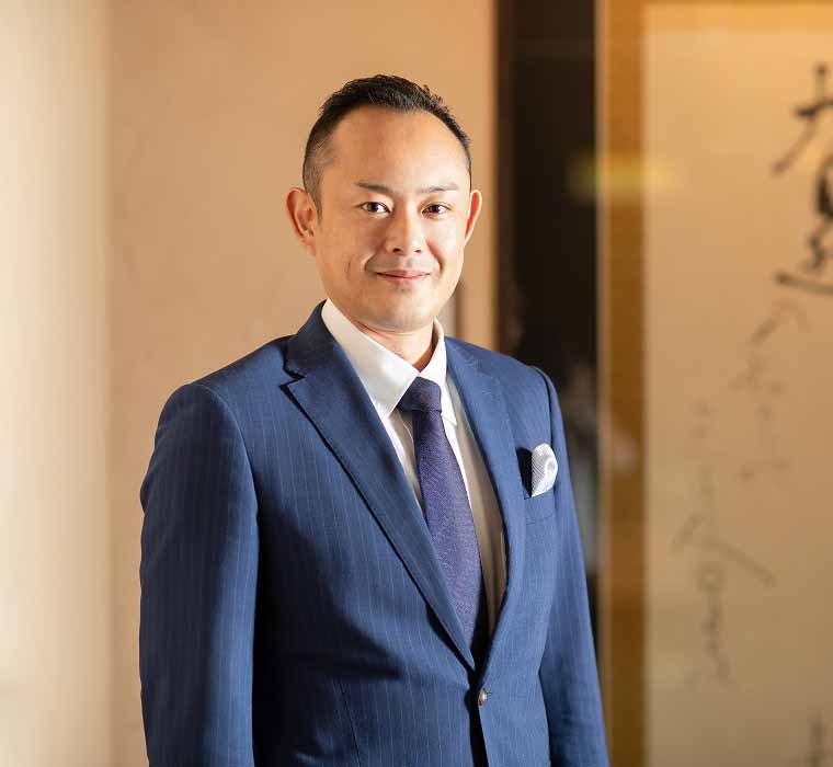 写真_四代目代表取締役社長柳澤幸輝