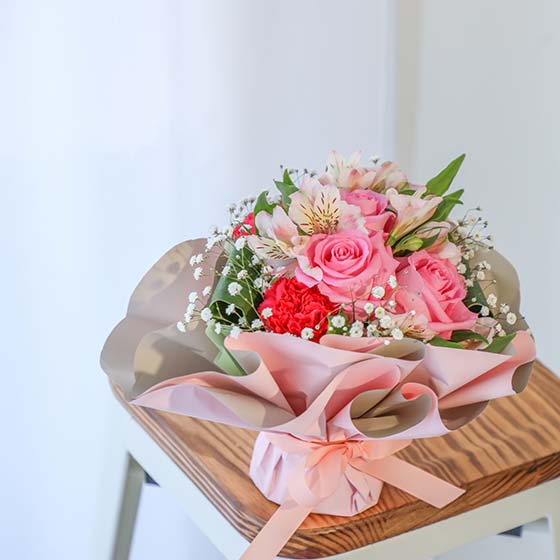 Fresh flower bouquet (example)　4,400Yen and up (Incl. Tax)