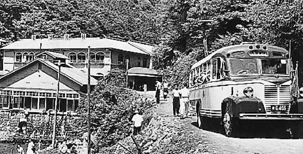 写真_路線バスと親湯温泉