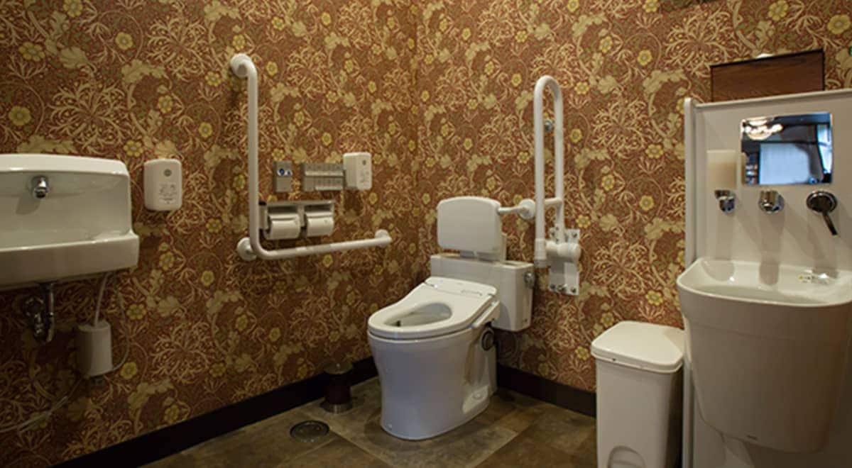 蓼科親湯温泉 車椅子でも使えるオストメイトトイレ