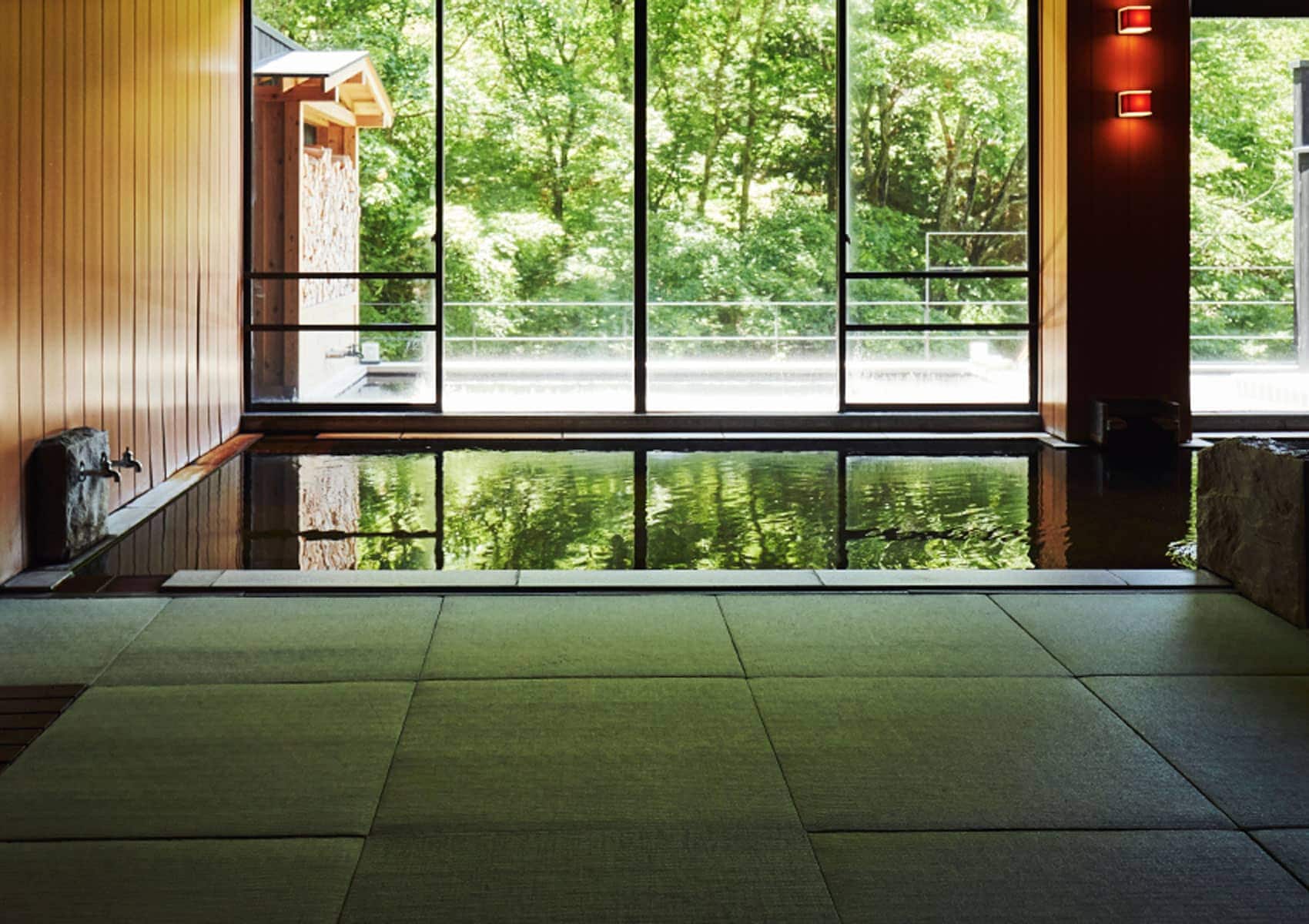 Tatami-floored hot spring