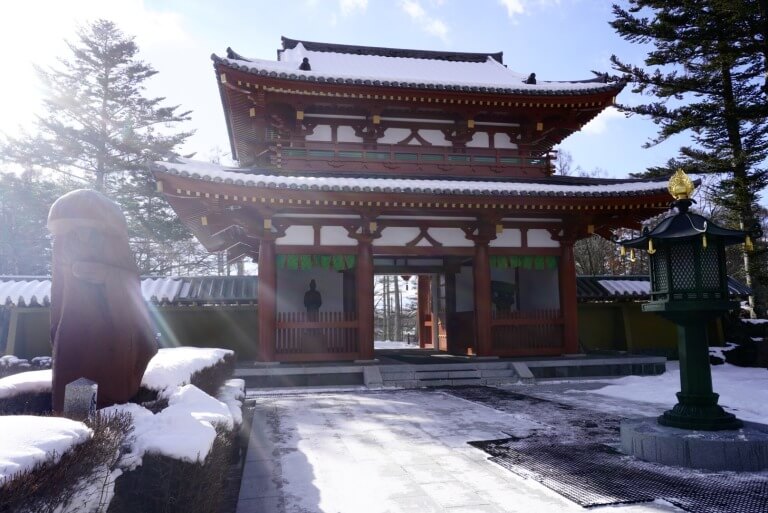 サムネイル_〜雪景色と蓼科山聖光寺〜